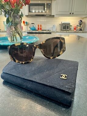 CHANEL Polarized Tortoiseshell Sunglasses with Black Quilted CC Case
